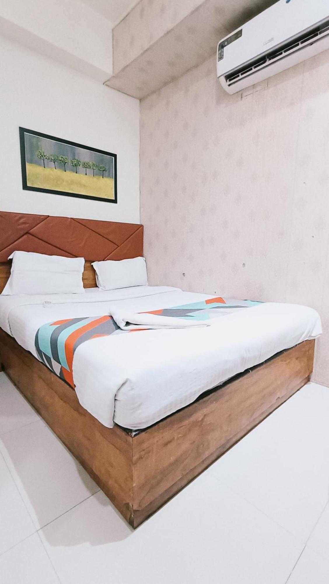 Hotel Comfort- Andheri West Мумбай Екстериор снимка